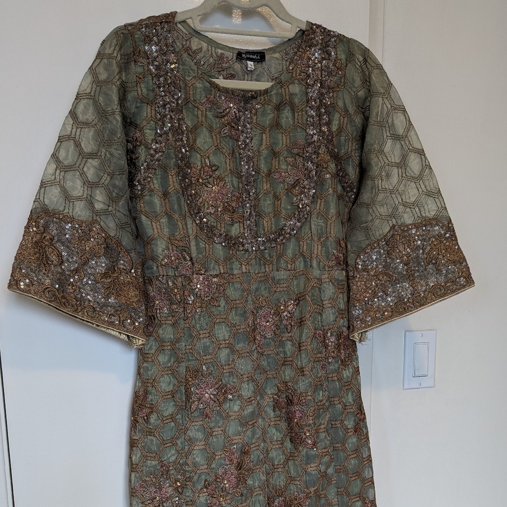 Nakoosh Women's Formal Sequin Dress Size Small Olive & Rose Colored 54" Long